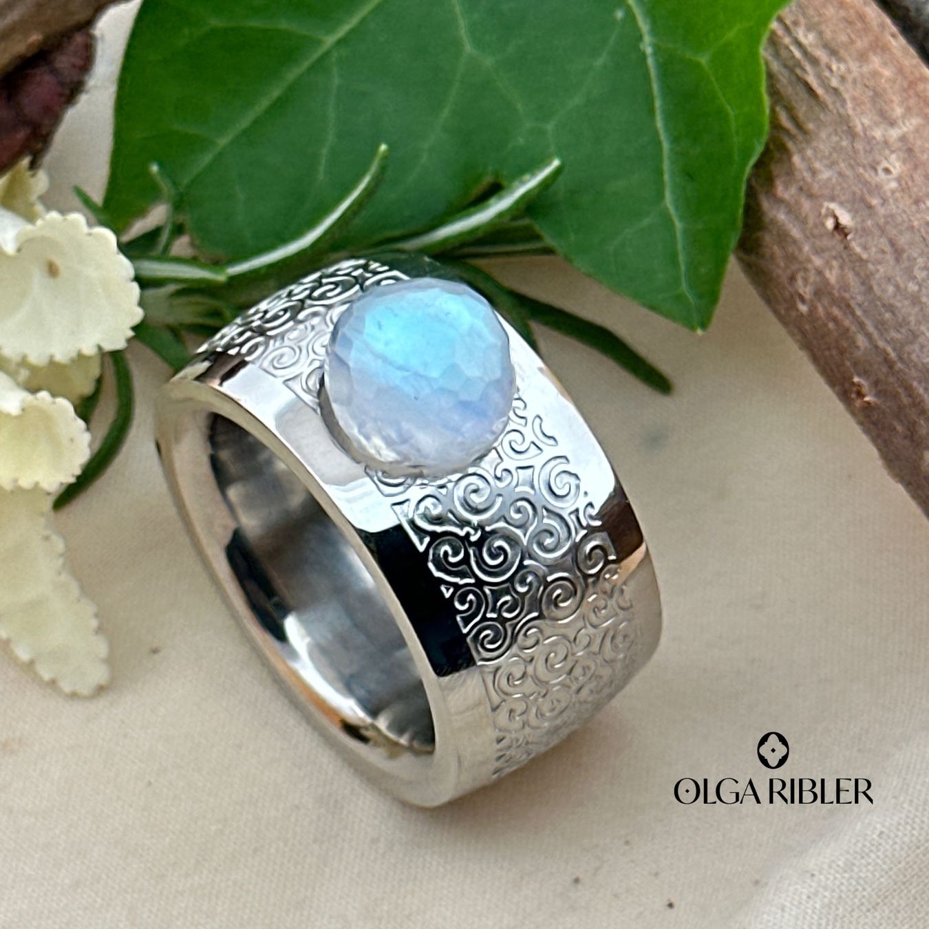 Olga Ribler Anelli: Edelstahlring mit Mondstein, Gr. 61 – Nuovo (secondo la descrizione) da Luzern venduto da MonikaS03