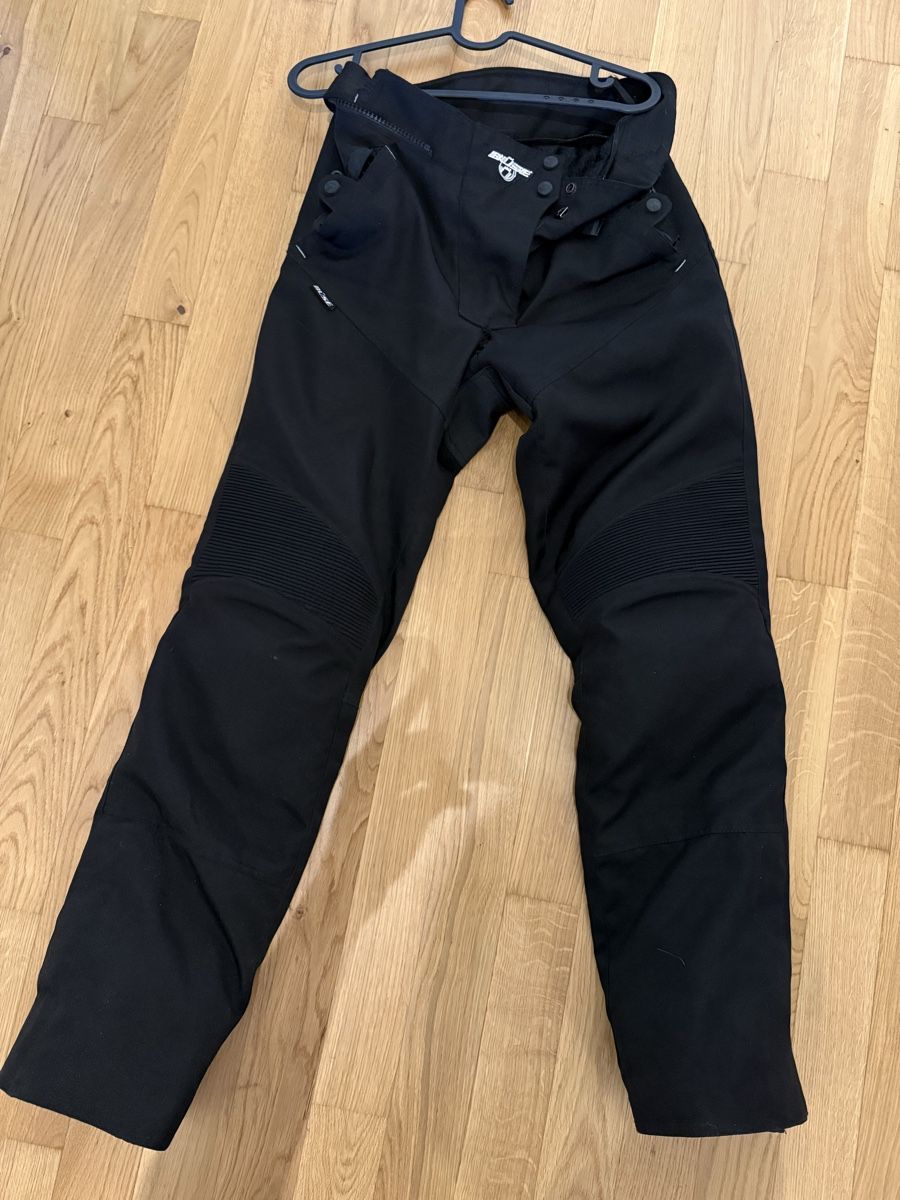 Pantaloni: Büse Motorradhosen Grösse 38 – Usato da Liestal venduto da S3ri