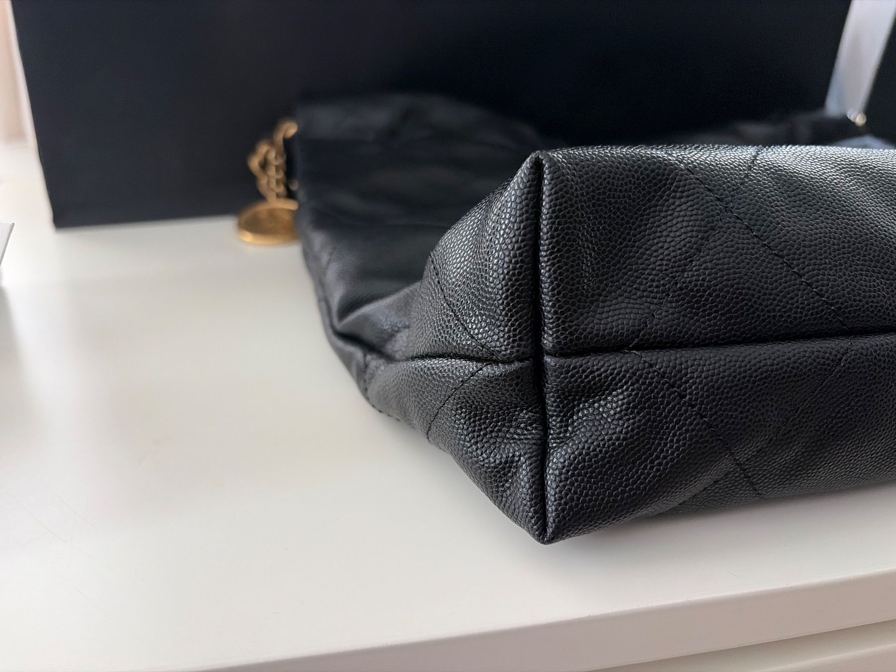 Chanel Taschen für Damen: Chanel 22 Schwarz caviar Leder small – Neu und originalverpackt aus Zürich von Loveluxery 7