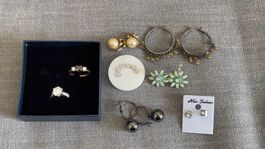Modeschmuck Ringe und Ohrringe gemischt diverse