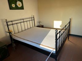 Doppelbett mit Lattenrost