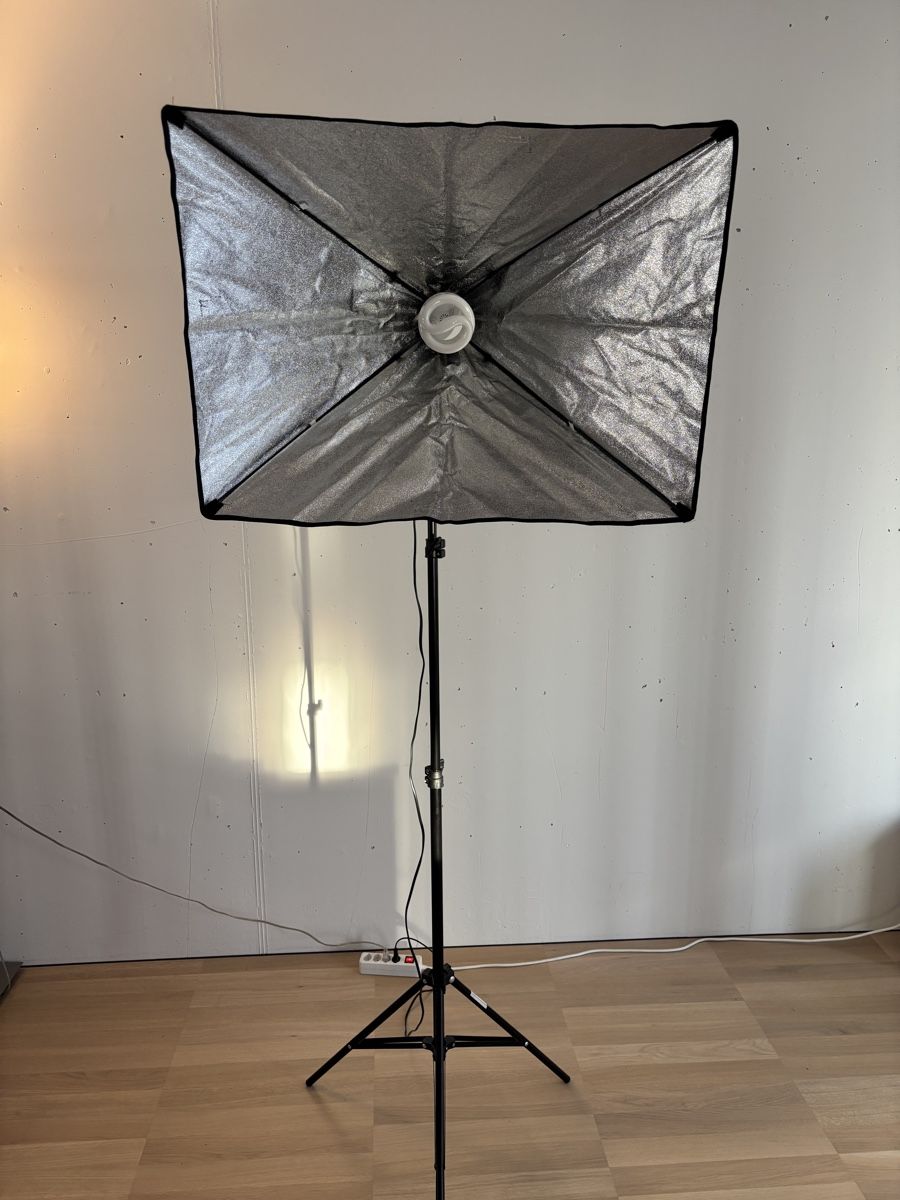 Lampade: Softbox mit Lampe und Tripod Stativ – Usato da Regensdorf venduto da expendable800 2