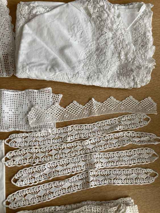 Tessuti: Grosses Spitzen-Konvolut: Tischdecke, Deckchen, Borten – Usato da Gränichen venduto da SabineZ01 4