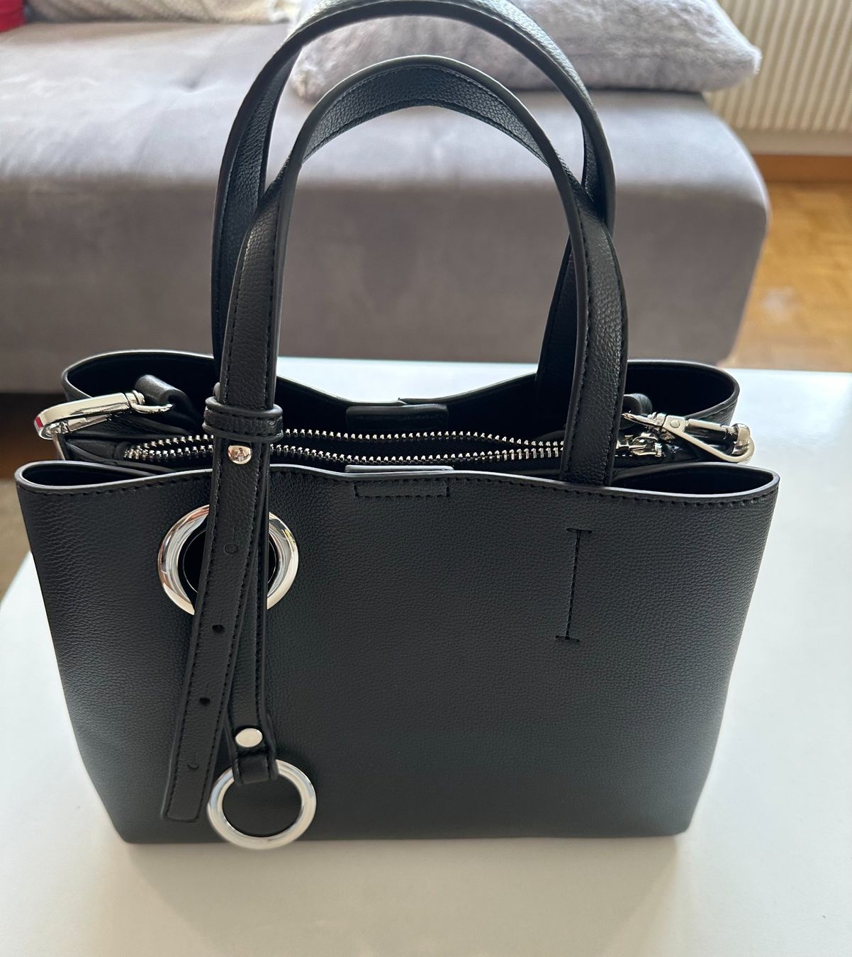 Taschen für Damen: Leder - Umhängetasche – Neu (gemäss Beschreibung) aus Thusis von efa