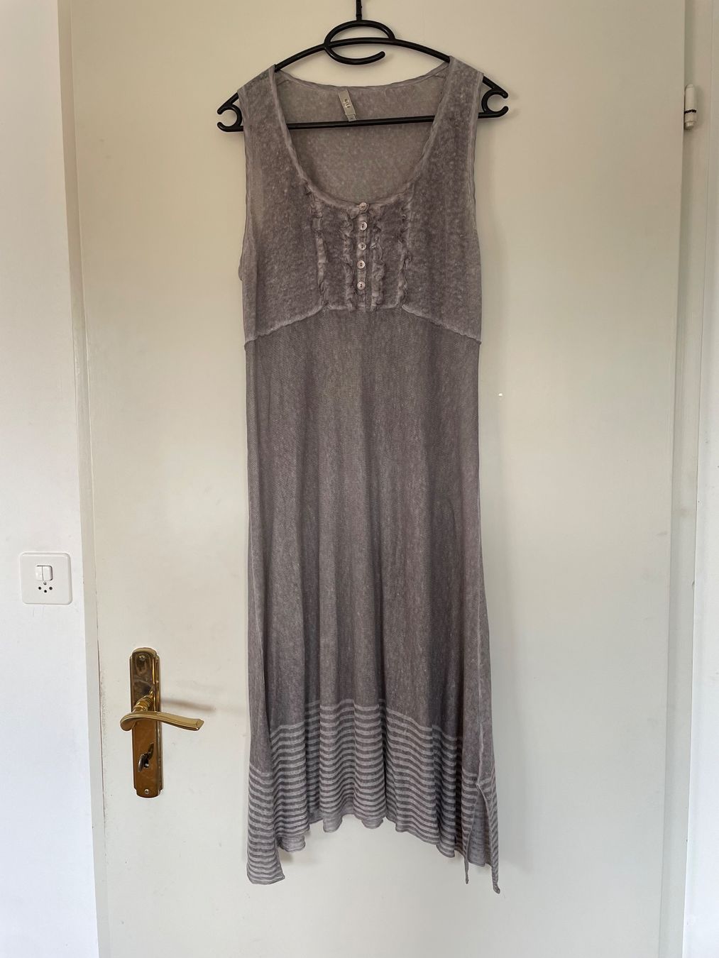 Nile Vestiti: NILE Graues Kleid Gr. M – Usato da Unterentfelden venduto da mar_kg6w