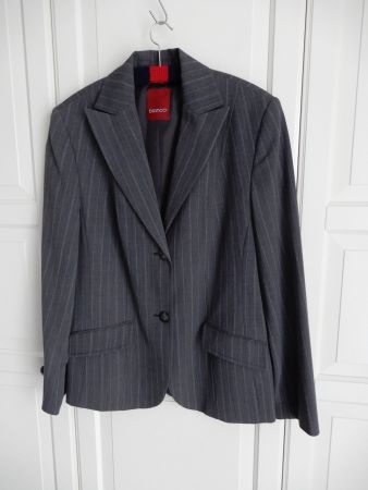 Bianca Blazer grau, feine, weisse Streifen, Grösse 42