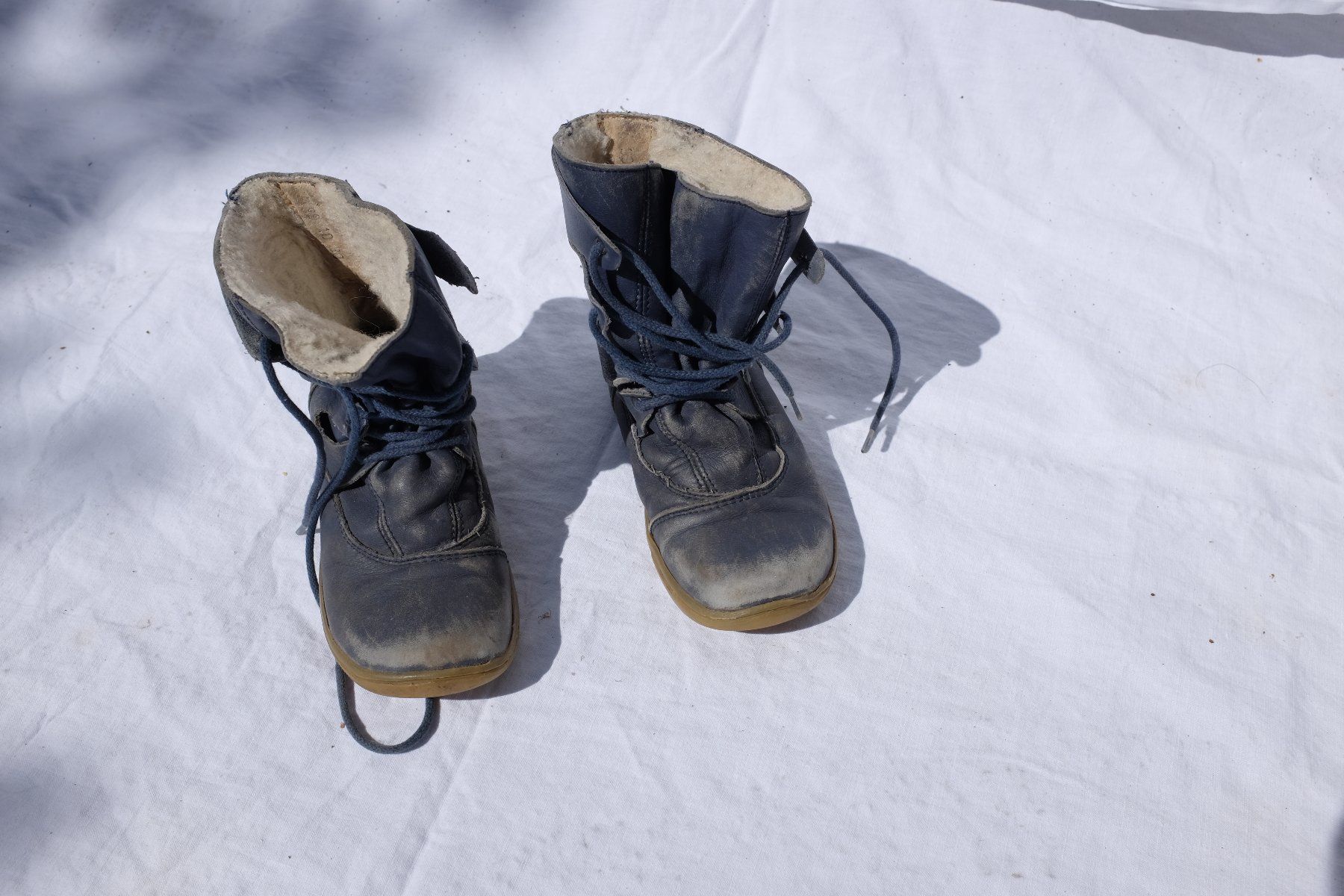 Scarpe per ragazzi: Winterstiefel mit Fellfutter Grösse 26, Leder, gebraucht – Usato da Zürich venduto da User67890