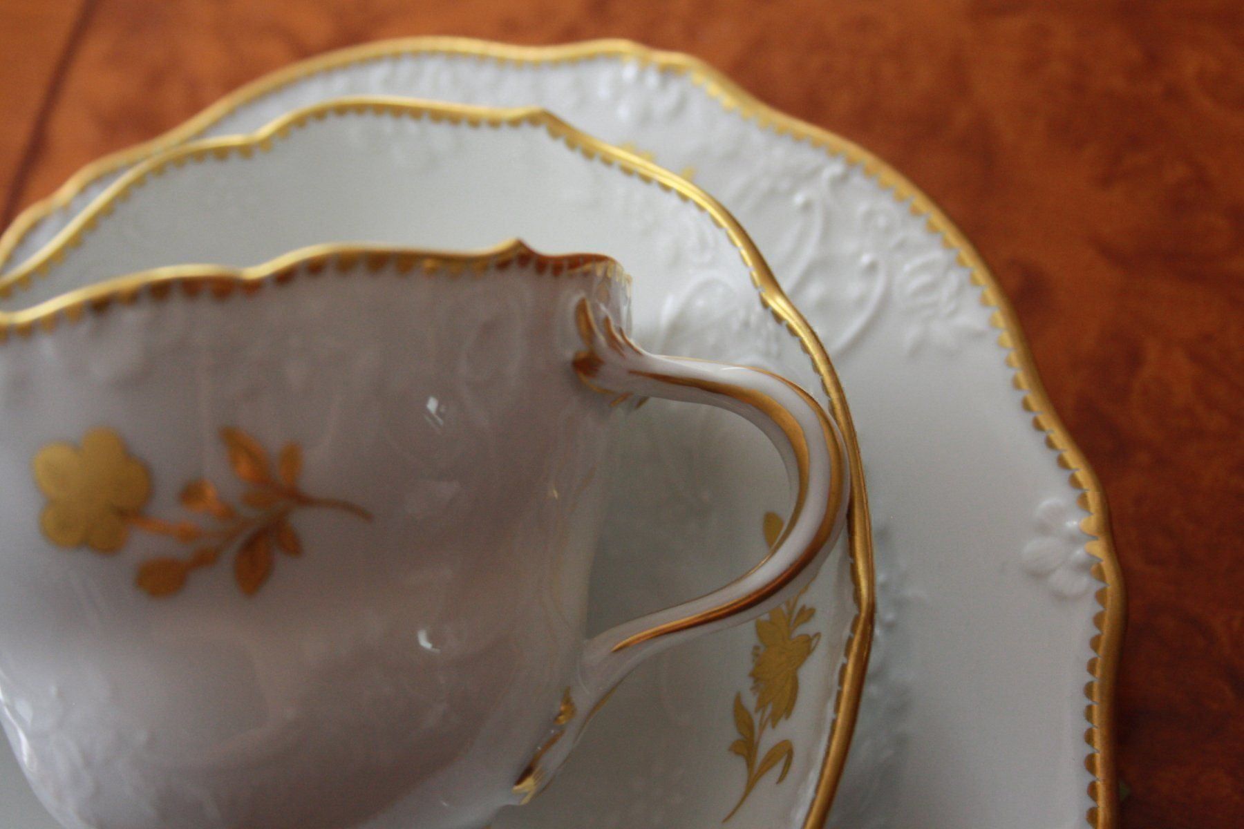 Set di piatti: Meissen Neumarseille Reliefform Prunk – Nuovo (secondo la descrizione) da Urtenen-Schönbühl venduto da Cbuyer 1