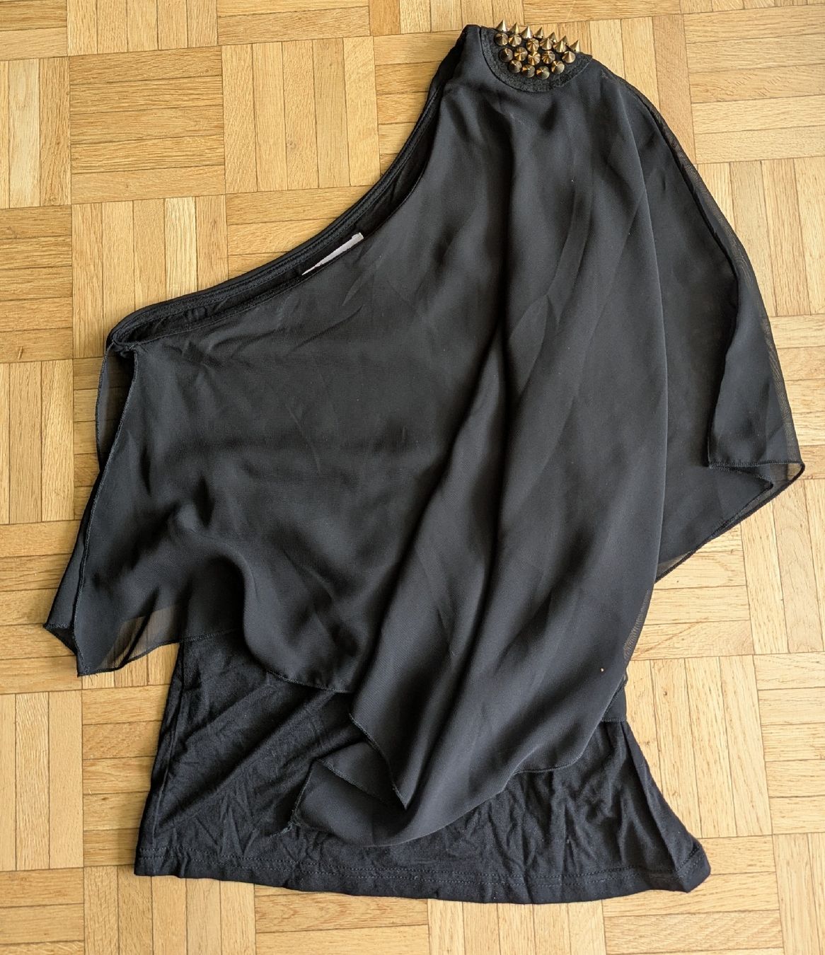 Top: Oneshoulder Top mit Nieten Gr. M/L – Nuovo (secondo la descrizione) da Grüningen venduto da mangaka 1