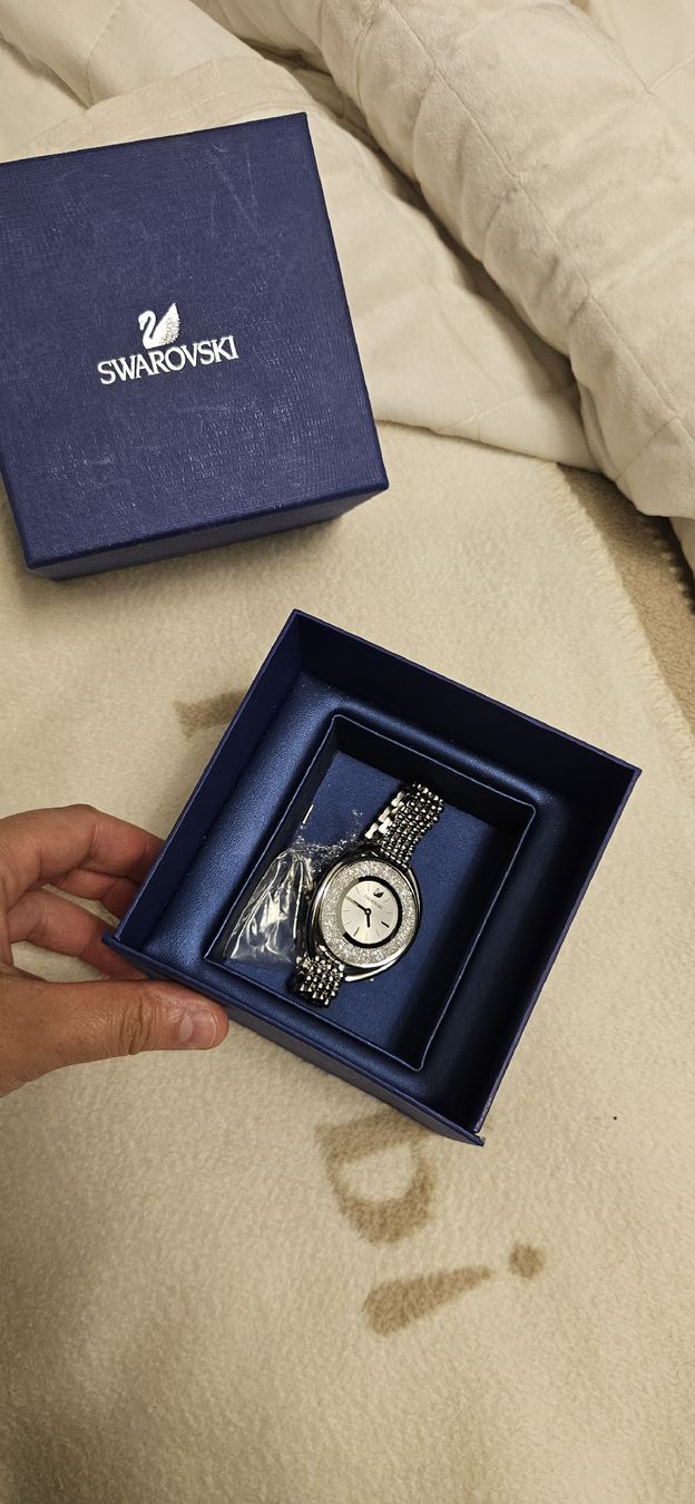 Swarovski Uhren: Swarovski Damenuhr silberfarben mit Box  – Gebraucht aus Möhlin von Dita-22 2