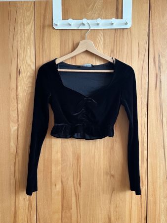 Schwarzes Samt Crop Top mit Schnürung