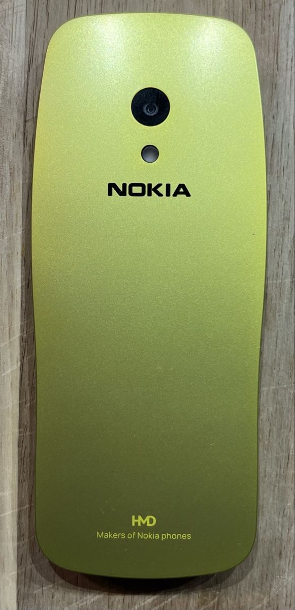 Nokia Telefoni cellulari / Smartphones: Nokia 3210 (2024) – Usato da Aesch BL venduto da flugsaurier73 2