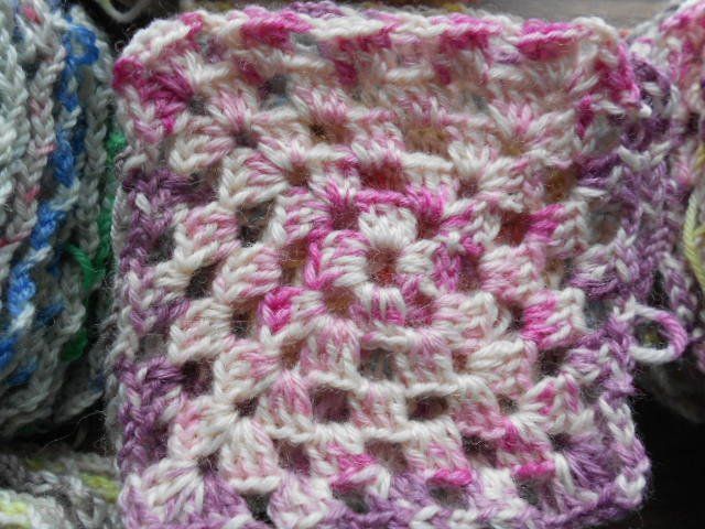 Lana: 70 x Granny Square Häkelplätzli Eiscreme – Usato da Flühli LU venduto da primula-47 2