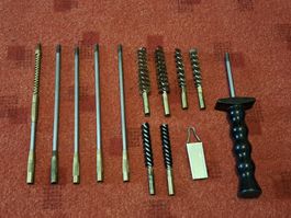 Lot von Sturmgewehr Putzzeug Ersatzmaterial
