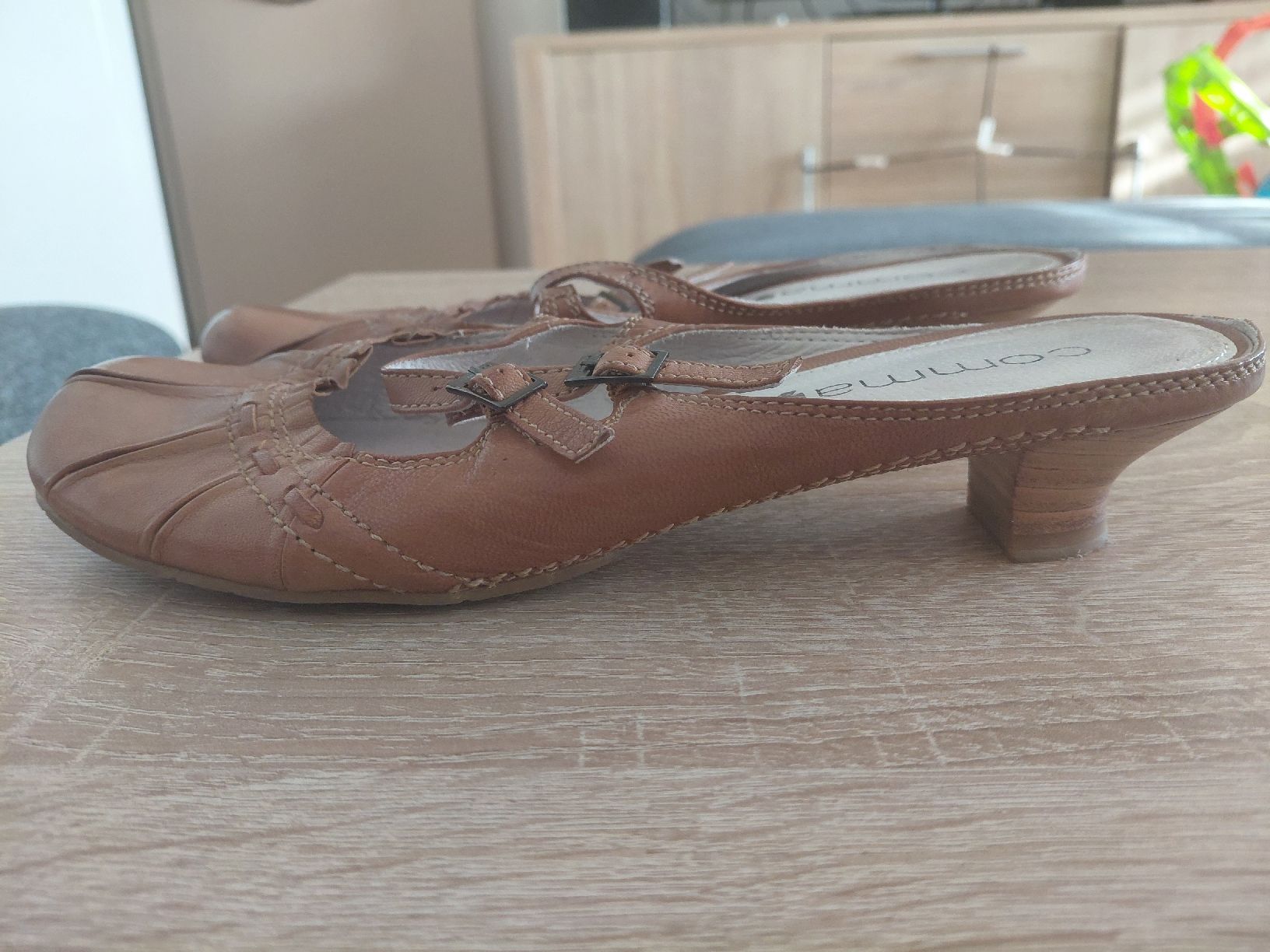 Damenschuhe: SCHÖNER DAMENSCHUH OFFEN "COMMA" – Gebraucht aus Embrach von avesi