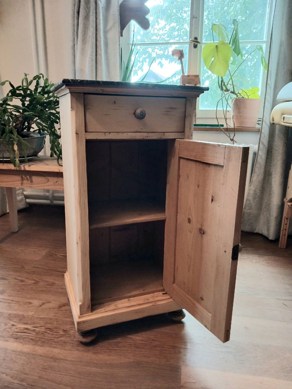 Tables de nuit: Tannenholz Nachttisch  – D'occasion à Hagenbuch ZH par bromaer 2