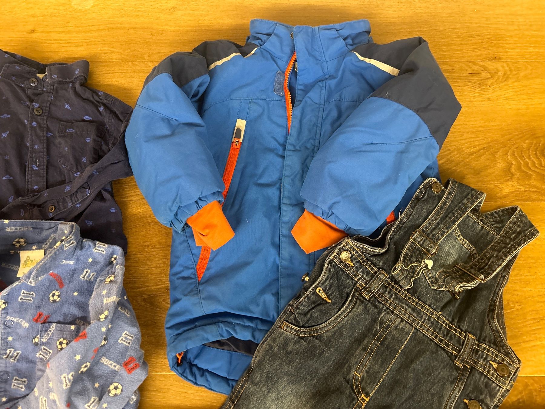Ensembles coordonnés: Kleiderpaket Gr 98/104 Winterkleider – D'occasion à Regensdorf par Spyke55 2