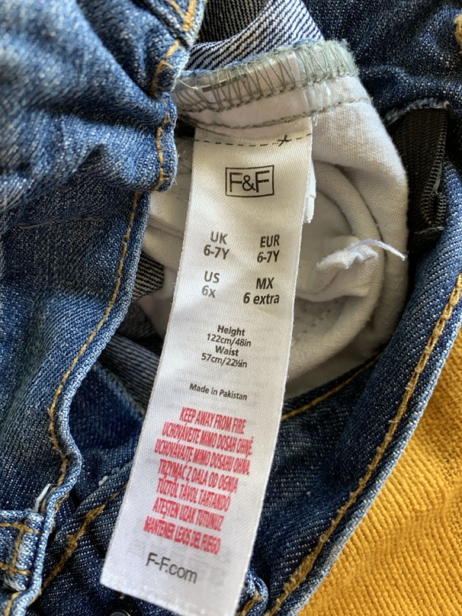 Pantaloni: Kurze Hose 122, Jeans Shorts – Usato da Winterthur venduto da Samu-V 3