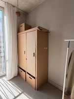 Kleiderschrank karton