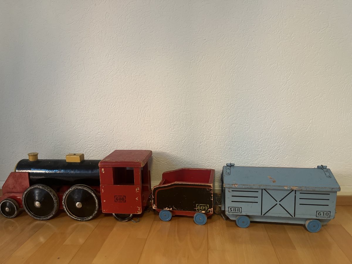 Spielzeuge: Eisenbahn, Holz, gross – Gebraucht aus Zürich von daxrider
