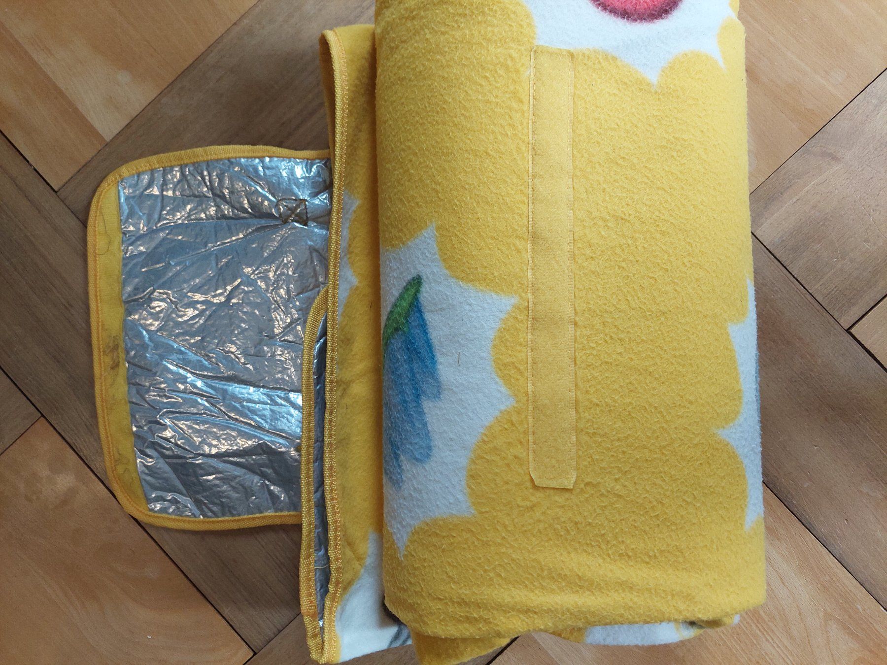 Coop Decken: Emoji Picknickdecke – Gebraucht aus Beckenried von Havacola 2