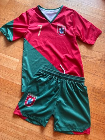 Schöns Fussball Trikot Gr. 110/116, Ronaldo
