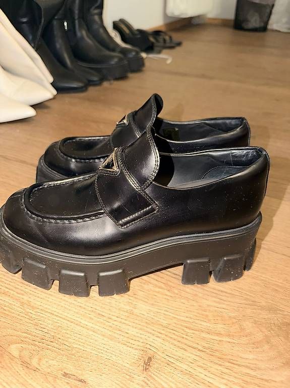Chaussures femmes: Prada Monolith Loafer – D'occasion à Bassersdorf par rub_hb6j 1
