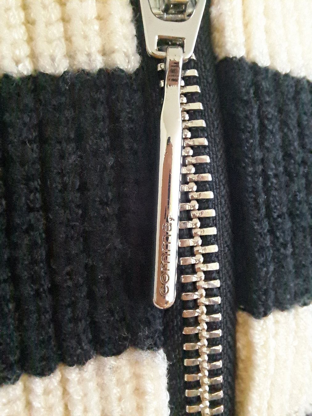 Comma Giacche: Neuwertige Strickjacke Comma – Nuovo (secondo la descrizione) da Volketswil venduto da ronbons 3