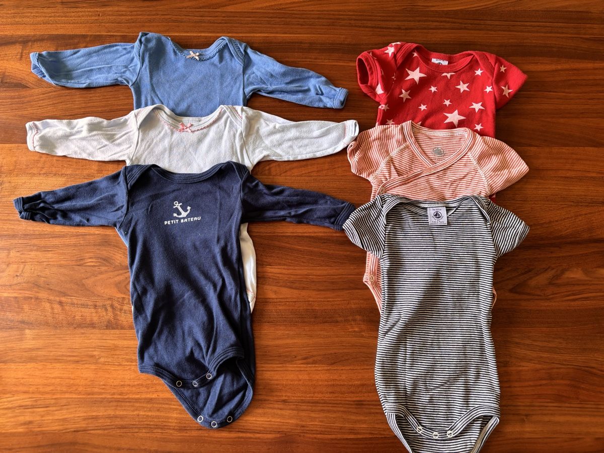 Petit Bateau Kleiderpakete & -sets: Petit Bateau Body‘s Grösse 60 – Gebraucht aus Luzern von Tobitatze