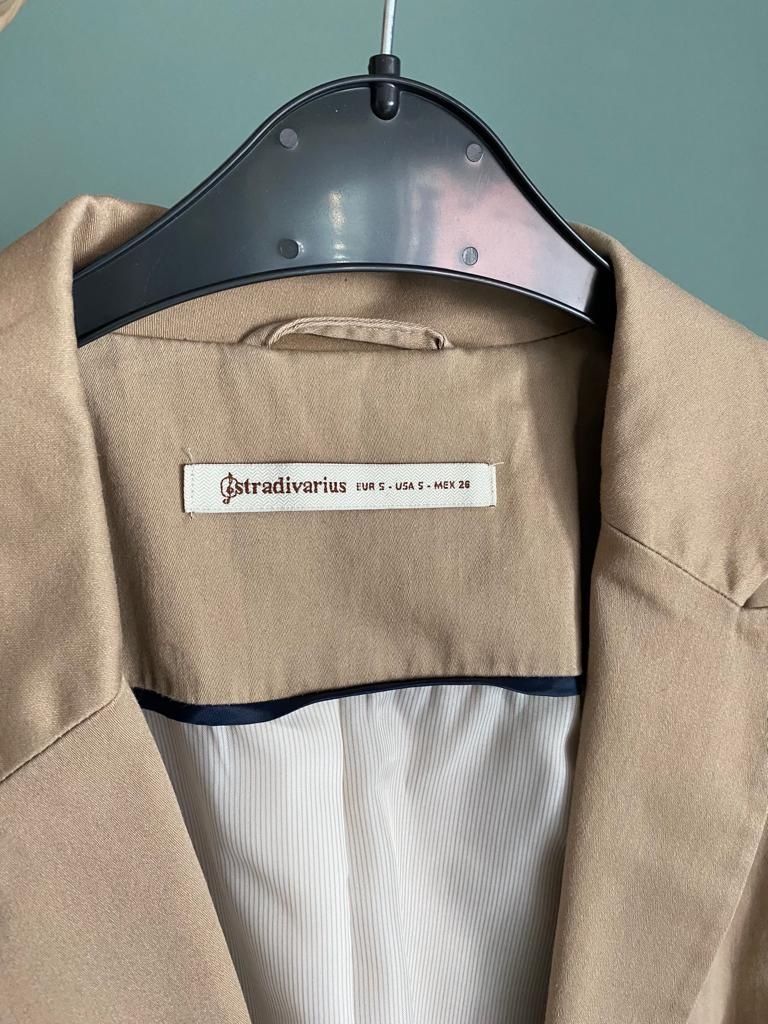 Stradivarius Giacche: Stradivarius Woman Jacket – Difettoso da Schlieren venduto da tug_568r