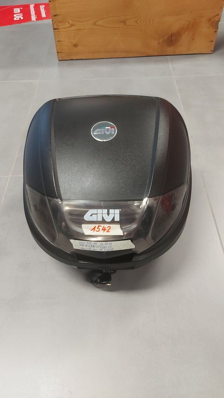 Givi Topcase: Givi Top Case 29 Liter – Usato da Kölliken venduto da motoleu 1