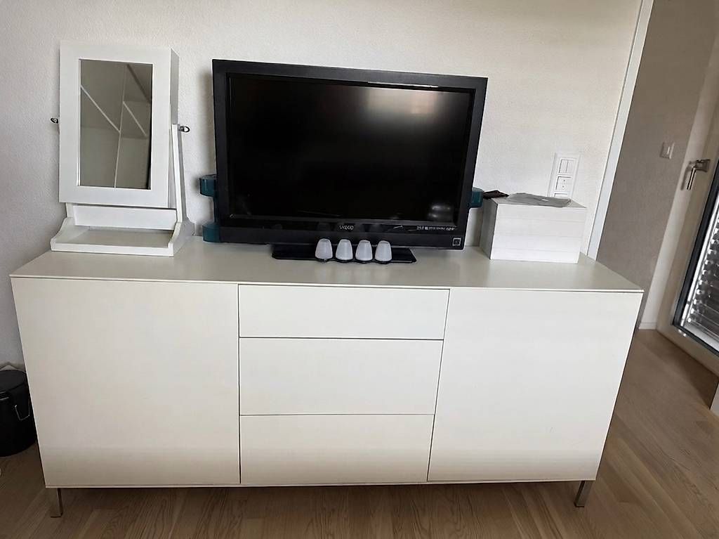Cassettiere: Moderne Kommode / Sideboard in Weiss  Viel Stauraum – Usato da Hüttikon venduto da Mellie422