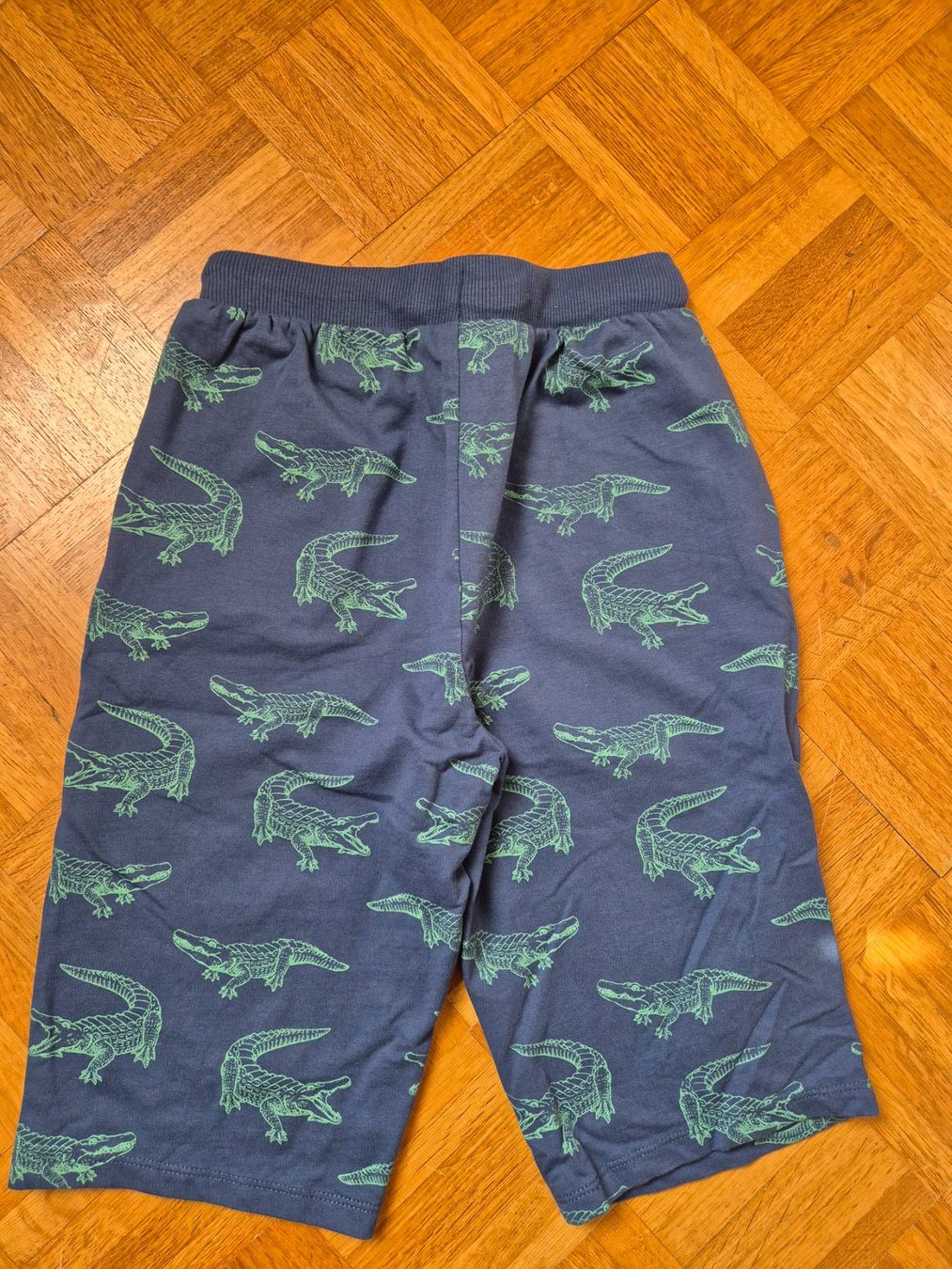 Hosen: Shorts blau mit Krokodilen, Gr. 134 – Gebraucht aus Dietikon von grafad 1