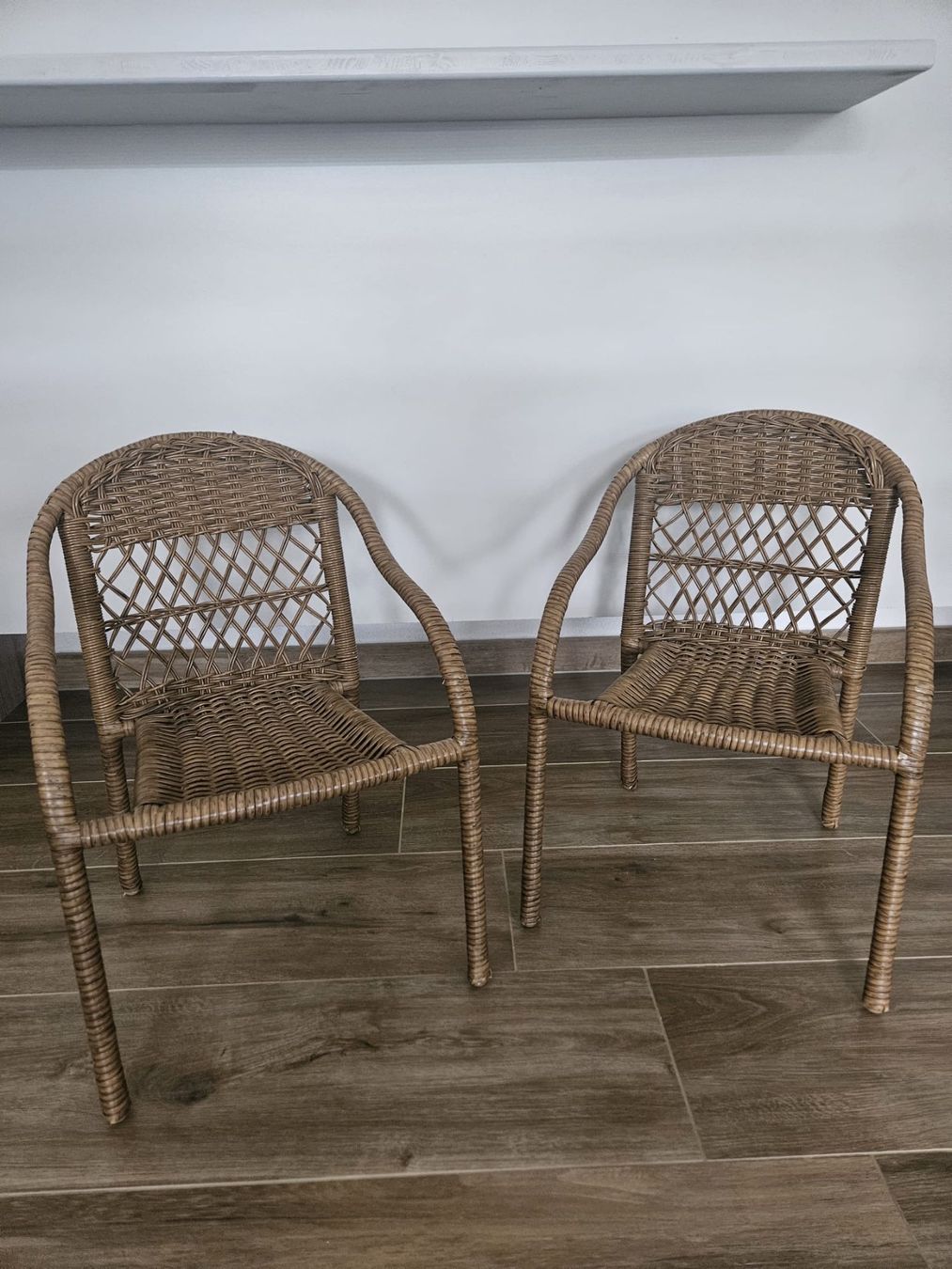 Stühle: Zwei Kinder Rattanstühle. – Gebraucht aus Gibswil von GabrGibi