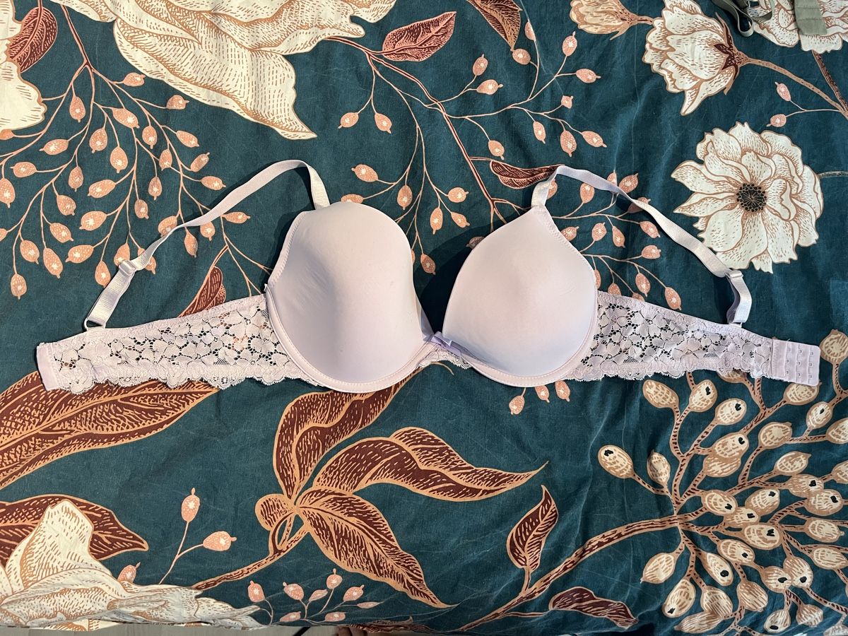 Altra biancheria intima: Schöner BH mit Spitze, Flieder, Grösse 75C – Usato da Schaffhausen venduto da Chiara_123 1