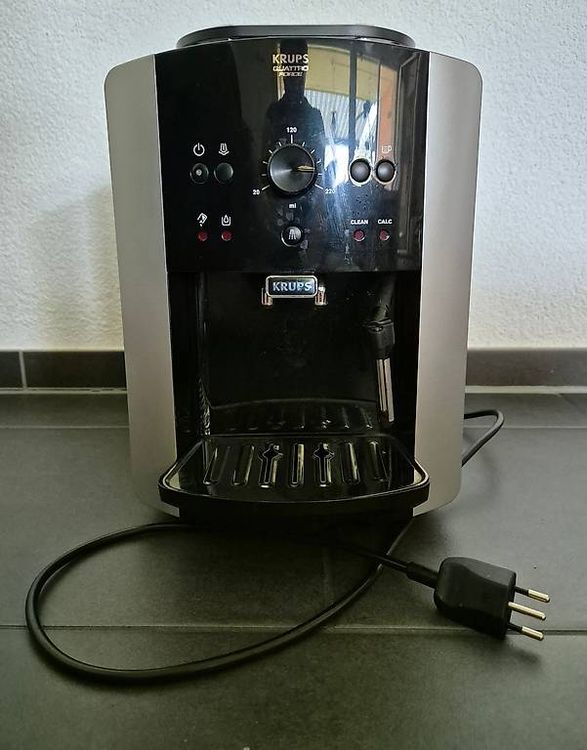 Macchine per caffè & Macchine per espresso: Kaffeevollautomat KRUPS Arabica EA81 – Usato da Attikon venduto da Ataw