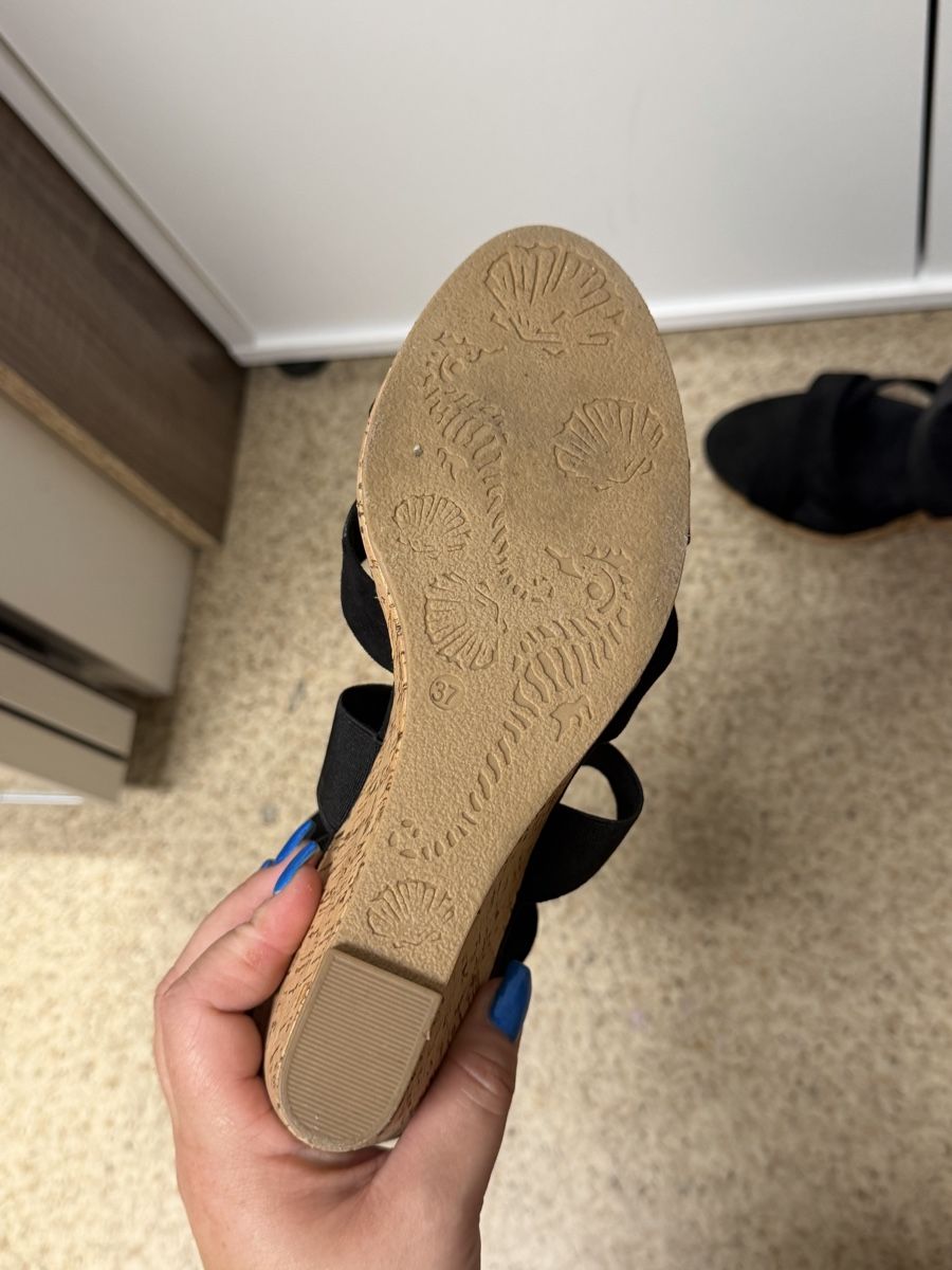Scarpe da donna: Sommerschuh mit Keilabsatz Grösse 37 – Usato da Oeschgen venduto da Mich_elle 2
