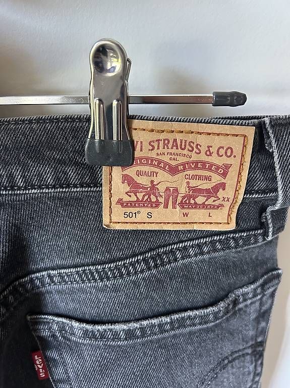 Levi's Jeans: Levi's Jeans, W24/L28 – Usato da Bern venduto da rea_z59j 1