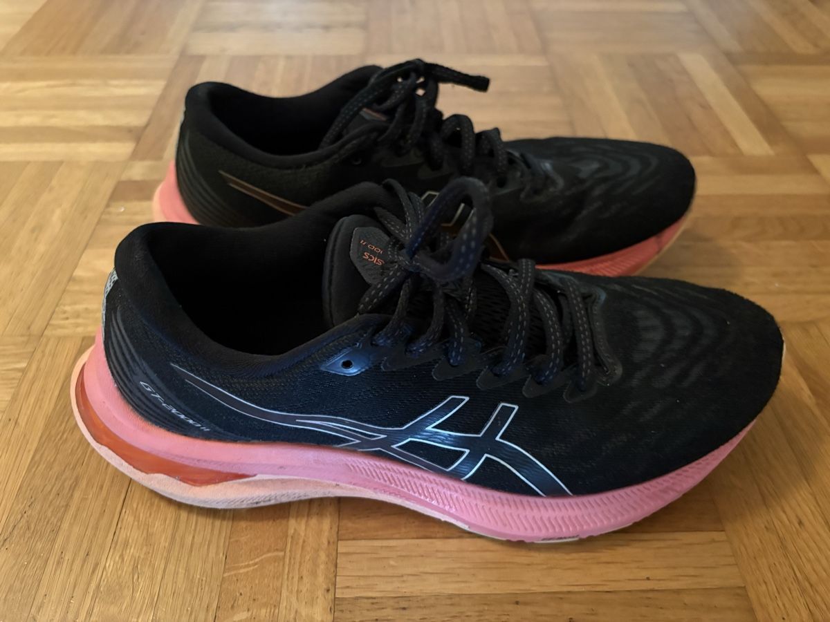 Asics Scarpe da donna: Asics GT-2000 11 – Usato da Bern venduto da SanBuser