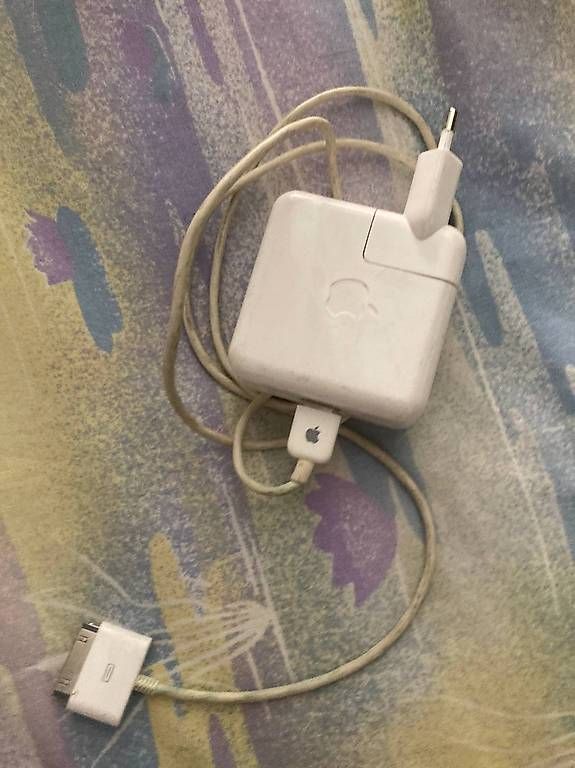 Ladegeräte: Matériel de connection ou alimentation Apple. – Gebraucht aus Genève von sbo_ks28 1
