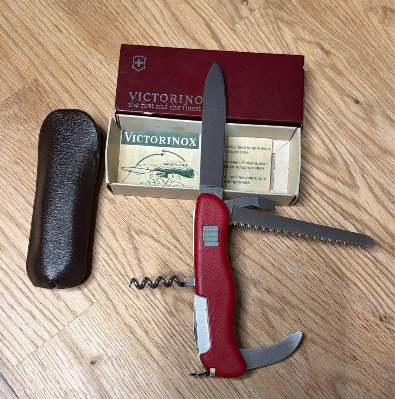 Victorinox Couteaux de poche: VICTORINOX SACKMESSER MIT ETUI – Neuf avec emballage d'origine à Zürich par Frei-Occasionen 3