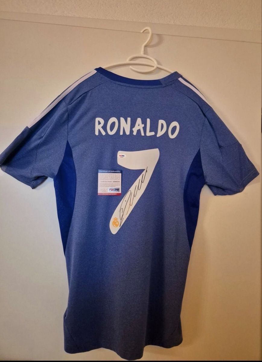 Leibchen & Hosen: Cristiano Ronaldo Trikot - Seltenes Sammlerstück signiert! – Neu (gemäss Beschreibung) aus Habsburg von see_596k