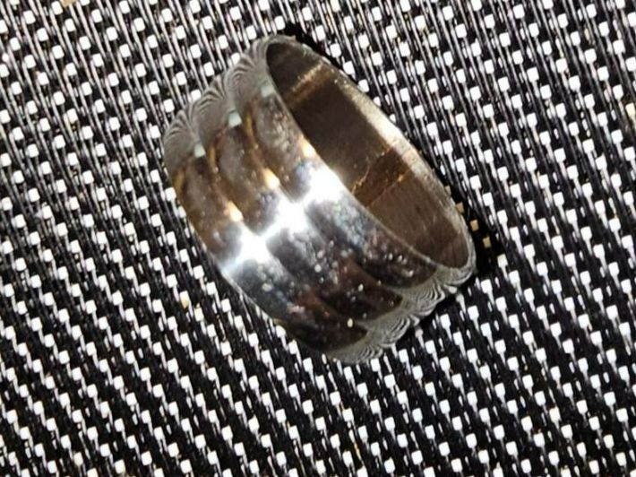 Ringe: AISI Ring, Edelstahl Ring mit Streifen-Muster. Gr. 23 – Neu (gemäss Beschreibung) aus Münchenbuchsee von babilibern