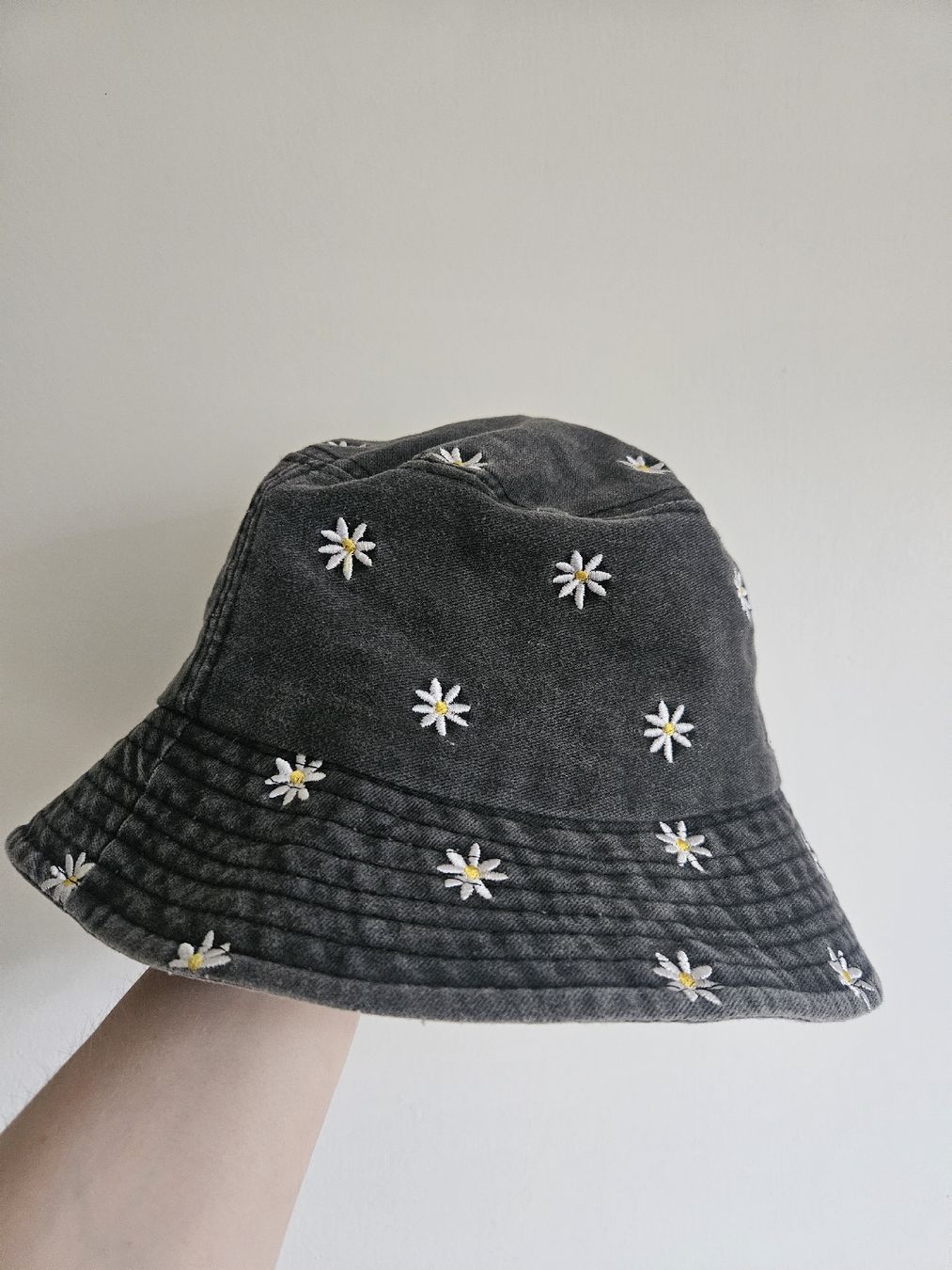 Copricapi, berretti & cappellini: Frühlings-Bucket Hat mit Gänseblümchen  – Usato da Bern venduto da mir_bs7y