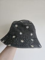 Frühlings-Bucket Hat mit Gänseblümchen 