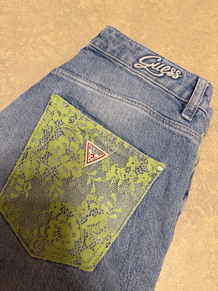 Guess Jeans: Guess Mom Jeans Gr. 28 – Nuovo (secondo la descrizione) da St. Gallen venduto da azra_sadikov
