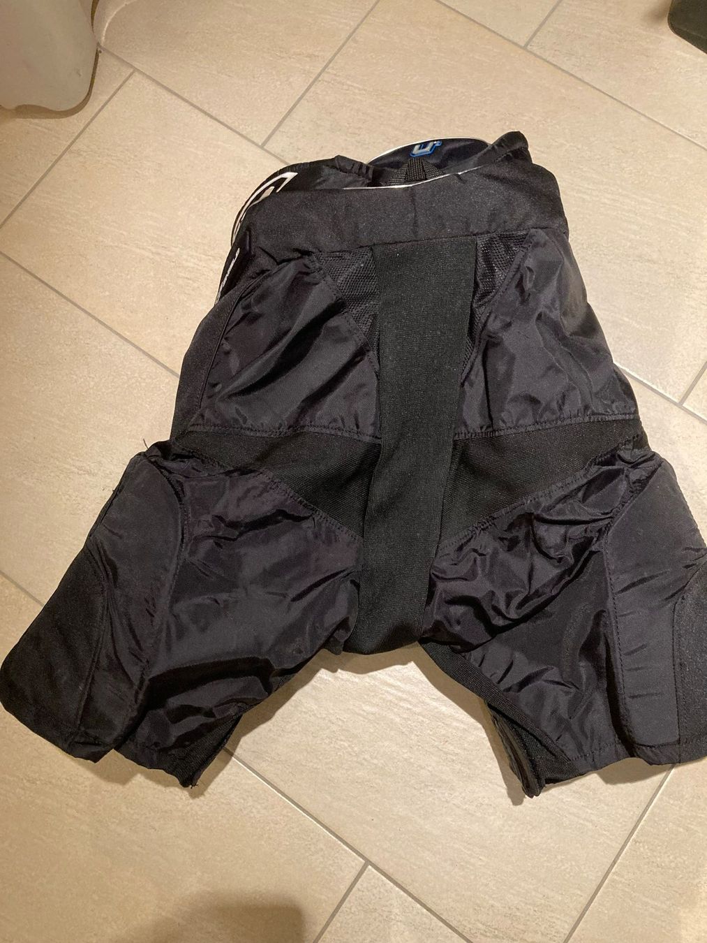 Ccm Pantaloni: Eishockey Hose CCM schwarz Senior M – Nuovo (secondo la descrizione) da Deitingen venduto da Calimi 1