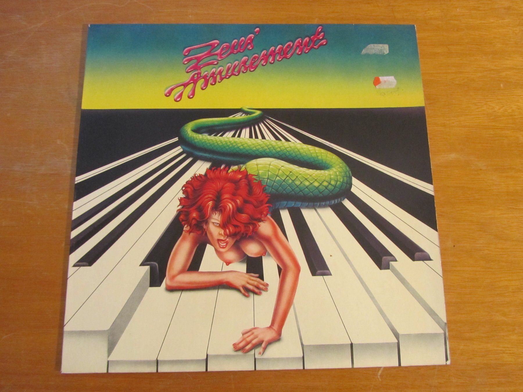 Vinyles: ZEUS:      Amusement – D'occasion à Seengen par mikelele