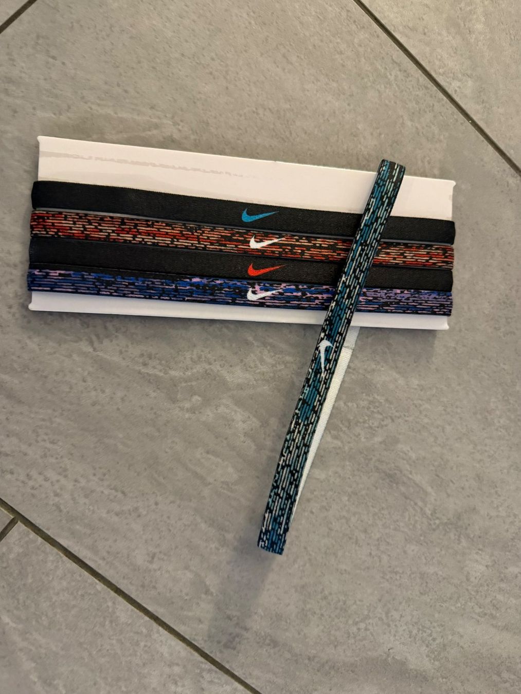 Accessori per capelli: Stirn/Haarbänder Set - Nike - 5 Stück – Nuovo (secondo la descrizione) da Bülach venduto da Loredana13 1