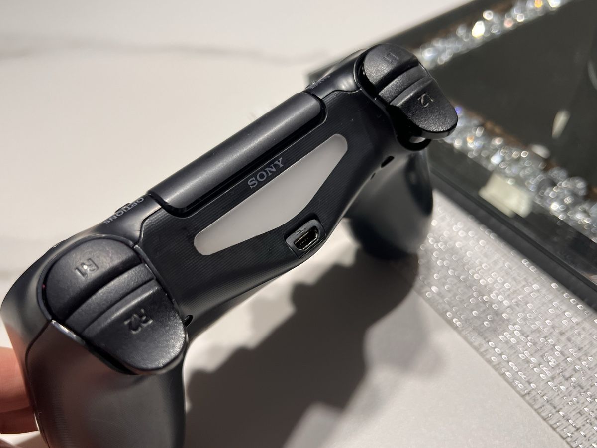 Sony Console: PS4 Controller Schwarz Dualshock 4 Wireless einwandfrei – Nuovo (secondo la descrizione) da Winterthur venduto da ChicMarkt 6
